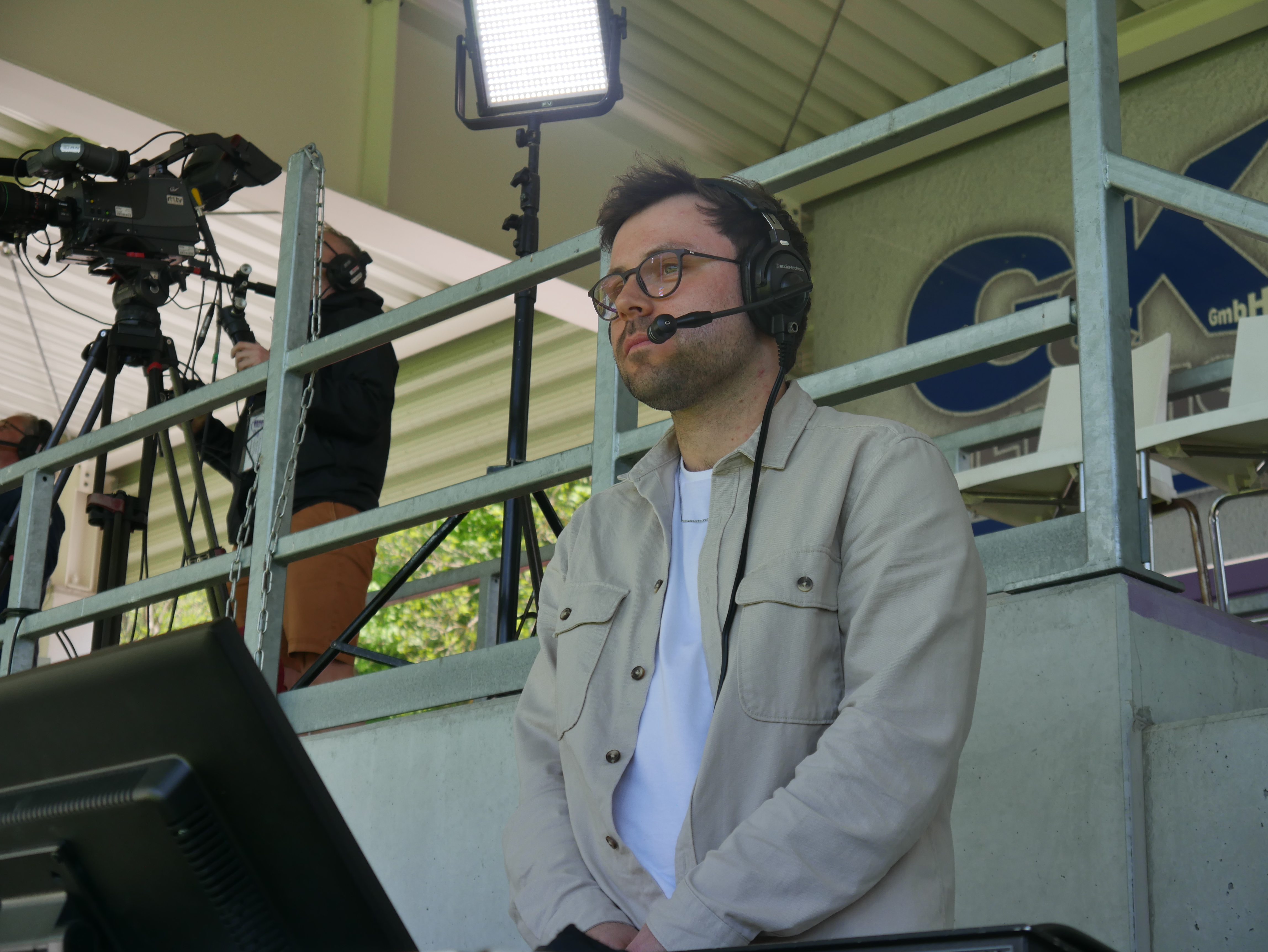 Martin Hahn am Kommentatorenmikrofon